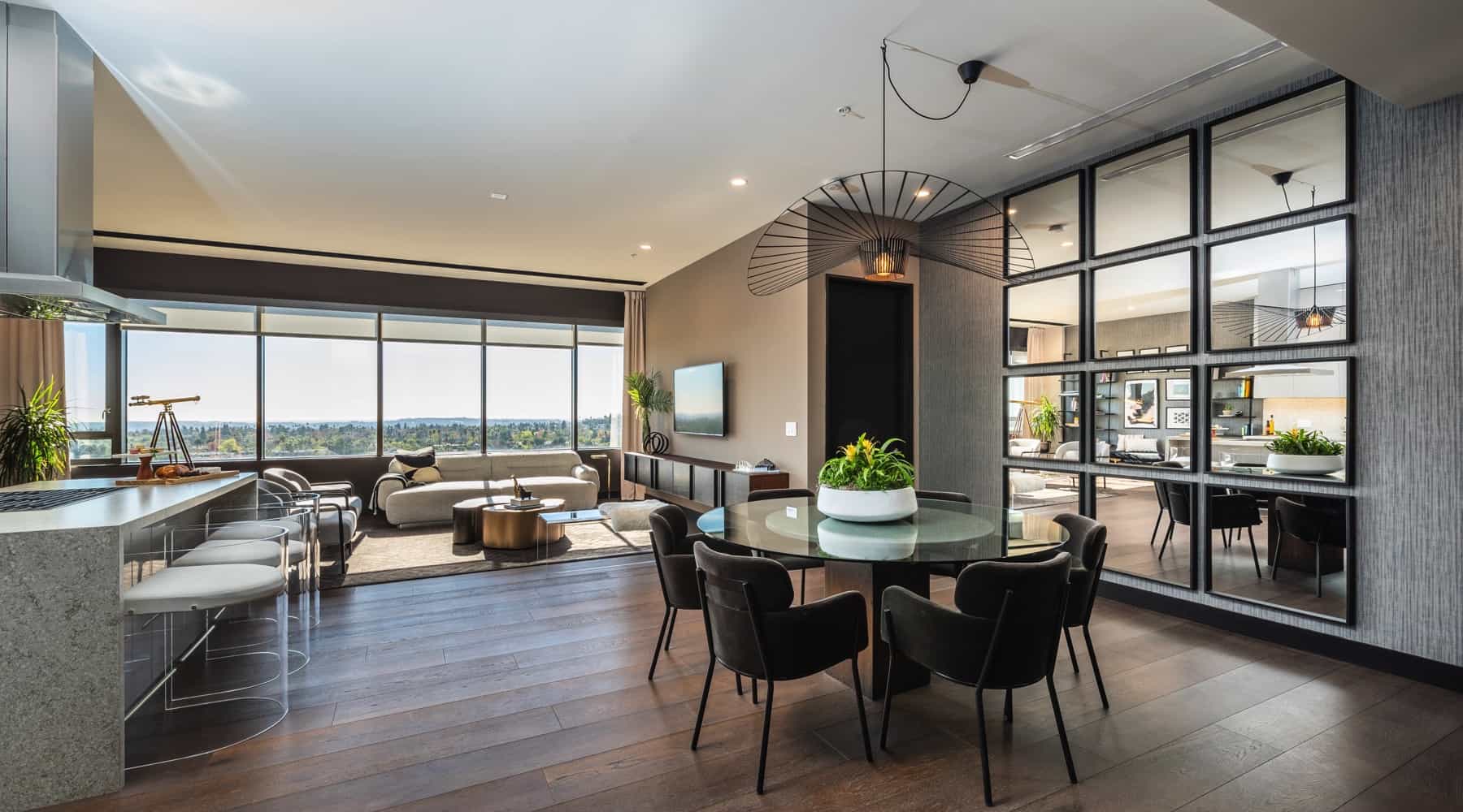 Penthouse_6_Dining_Table_View