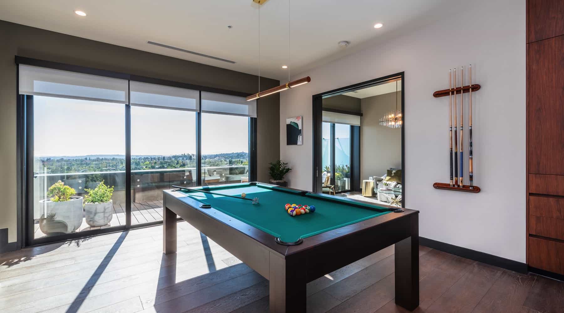 Penthouse_6_Pool_Table_View