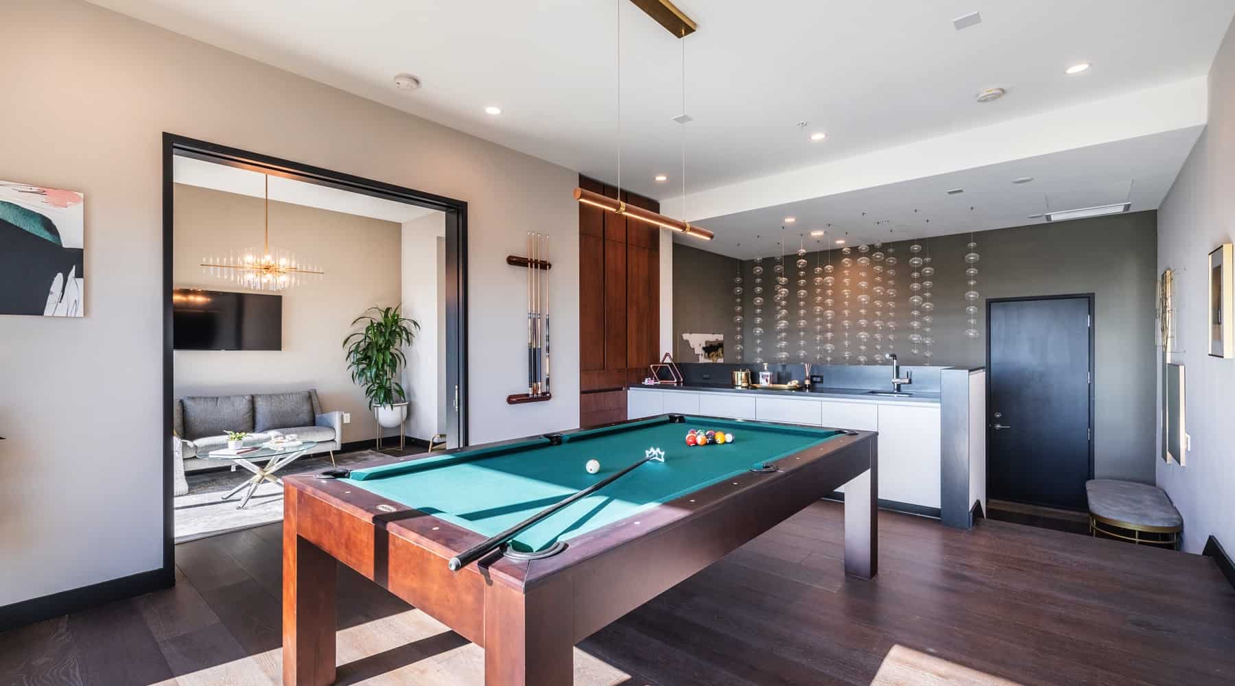 Penthouse_6_Pool_Table